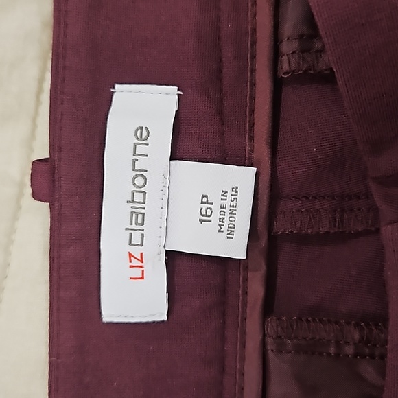 Liz Claiborne petite length ankle pants - Picture 4 of 5